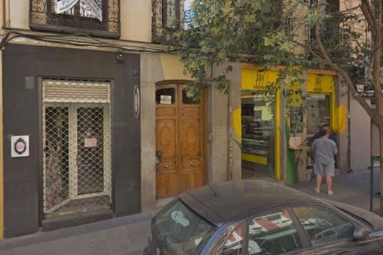 Fue durante años el bar literario de Jimena Coronado, su pareja. Estuvo abierto entre 2006 y 2016, fecha en la que terminó el contrato de arrendamiento del local. Las tres socias, Lorena López Antón, Pilar Mart&i...