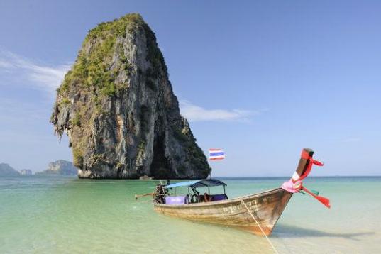 Los meses de diciembre, enero y febrero son los mejores para visitar las islas y playas de Tailandia, ya que es la época seca (la época de lluvias se concentra entre mayo y septiembre) y además la época en que el calor es menos sofocante. En...
