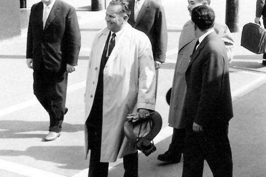 El funeral del dictador que gobernó Yugoslavia desde el final de la Segunda Guerra Mundial hasta su muerte en 1980 congregó a unos 200 de jefes de Estado y ministros. Entre ellos Margaret Thatcher, Saddam Hussein y Leonid Brezhnev. 

Su cuerpo...
