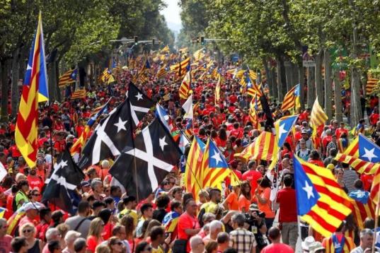 Banderas y esteladas en el Día de Cataluña.