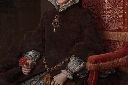 Reina de Inglaterra entre 1553 y 1558.Reina consorte de  España entre 1556 y 1558.