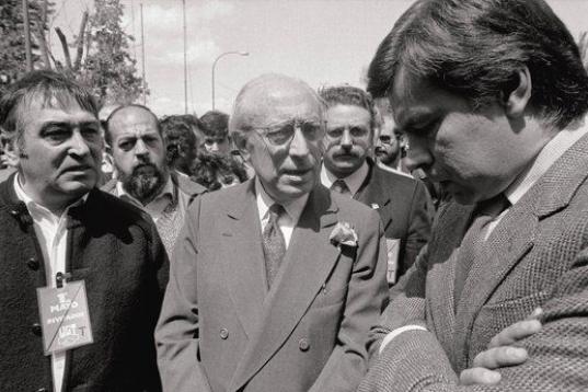 Celebración del Primero de Mayo de 1983 (Nicolás Redondo, Enrique Tierno Galván, Joaquín Legina y Felipe González).