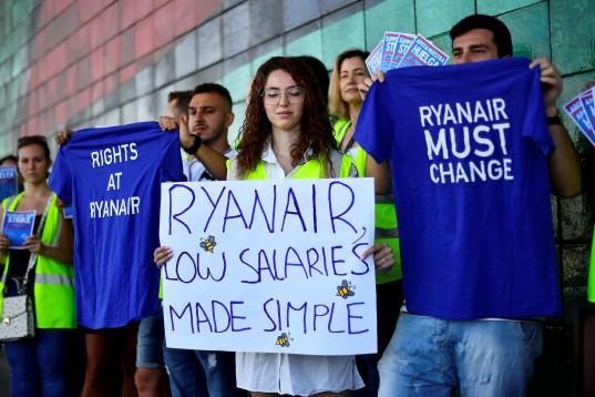 Trabajadores de Ryanair reclaman a la empresa un nuevo convenio colectivo.
