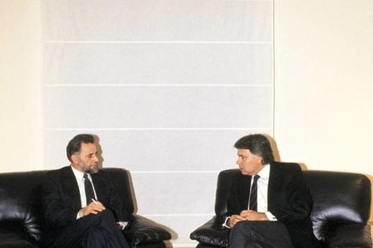 Una reunión entre Julio Anguita y Felipe González en 1990.