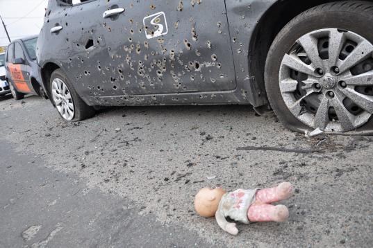 Una muñeca abandonada durante la evacuación de Irpin.