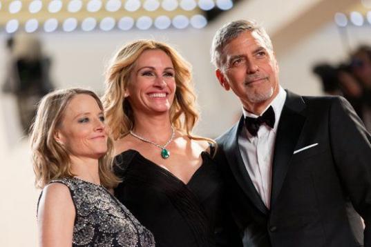 SEGUNDA JORNADA: Durante la presentación de la película Money Monster de Jodie Foster y protagonizada por George Clooney y Julia Roberts. Fue la noche del jueves 12 de mayo.
