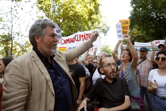 Juan López de Uralde y Pablo Echenique, en la manifestación.