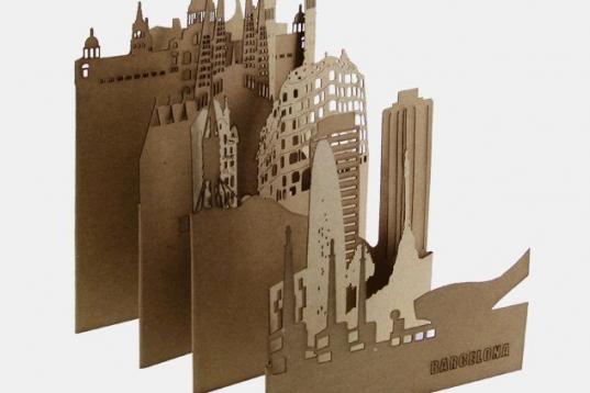 Diseñadas por Salsarela, pocket-cities son postales de ciudades en tres dimensiones, fabricadas en cartón y cortadas con láser, en formatos pequeños (17x11cm) para ser llevadas de un lugar a otro.  Pueden usarse como postal, como guía de an...