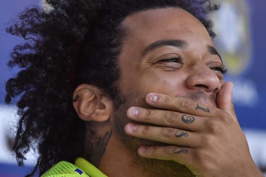 Marcelo Vieira da Silva Júnior viene de una familia muy pobre y cuando era adolescente no le gustaba el fútbol. Su abuelo lo convenció para que jugara y lo convirtió en lo que hoy es. Por eso lleva varios tatuajes en su honor y se acuerda de...