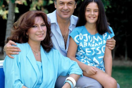Rocío Jurado junto a su hija Rocío Carrasco y su marido, Pedro Carrasco, en 1985.