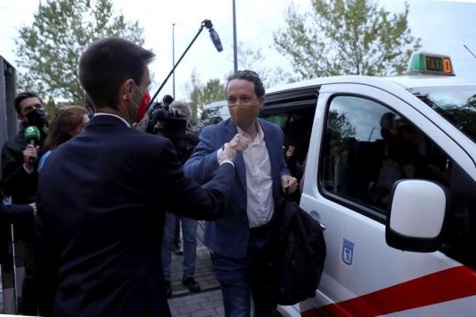 Pablo Iglesias llegó en taxi, el de su compañero de lista Cecilio Rodríguez