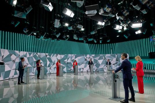 Los seis candidatos y los dos periodistas, los protagonistas de la noche del debate