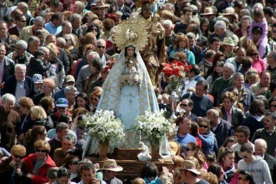Durante los días 30 de abril, 1 y 2 de mayo, el pueblo de Villamayor de Calatrava, en Ciudad Real, se convierte en un auténtico lugar de peregrinación. Muchos son los que veneran a la Virgen del Rosario en esta romería, considerada Fiesta de...