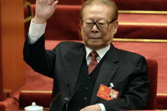 Jiang Zemin, quien fue secretario general del Partido Comunista de China entre 1989 y 2002 y presidente del país entre 1993 y 2003, murió el 30 de noviembre en Shanghai a causa de una leucemia. Tenía 96 años. 