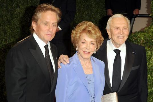 La publicista Anne Douglas, responsable de impulsar la carrera cinematográfica de su marido Kirk Douglas murió a los 102 años el 30 de abril en la casa de Beverly Hills (California) que compartió con su marido du...
