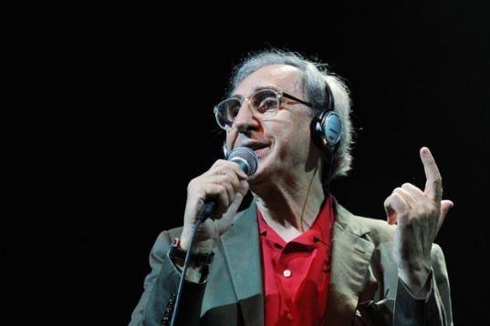 El músico italiano Franco Battiato falleció a los 76 años el 18 de mayo en su casa en Milo, en Sicilia, donde residía tras retirarse para luchar contra el Alzheimer.El artista era conocido mundialmente por su est...