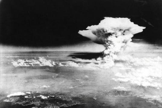 La explosión, fotografiada por el Ejército de EEUU. Ahora la imagen forma parte del fondo del Hiroshima Peace Memorial Museum. 