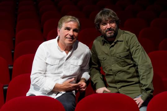 MADRID, SPAIN - MAY 17:  Jordi Evole (R) and Pedro Ruiz attend 'Confidencial' presentation at Figaro Theater on May 17, 2018 in Madrid, Spain.  (Photo by Juan Naharro Gimenez/Getty Images)