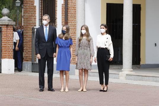 Felipe VI con la reina Letizia, la princesa Leonor y la infanta Sofía.