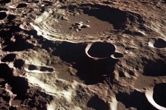 Así de amenazante se presentaba la Luna cuando estaban en la fase de descenso en el módulo Eagle.
