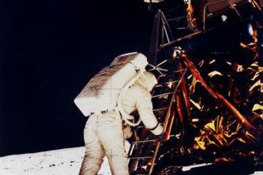 Los astronautas estuvieron fuera del Eagle casi tres horas.