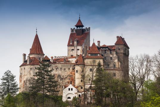 El castillo de Bran, en Transilvania, es conocido por ser el del conde Drácula. Su origen data del siglo XIV.