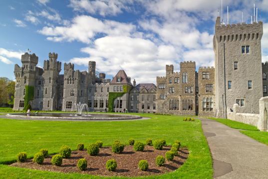 Situado en el condado de Mayo, es el castillo más viejo de toda Irlanda.