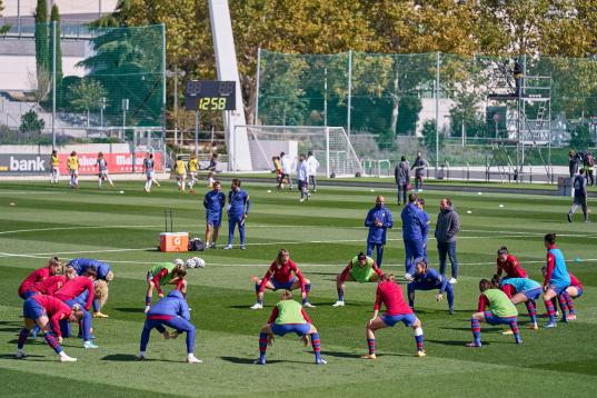 MADRID, SPAIN - OCTOBER 04: Team of Real Madrid and Team of FC Barcelona warm up prior the game during the Primera Division Feminina match between Real Madrid and Barcelona at Valdevebas Real Madrid Sports Center on October 04, 2020 in Madrid, S...