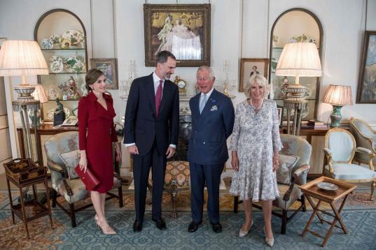 Los reyes de España junto al príncipe Carlos y Camila en Clarence House.