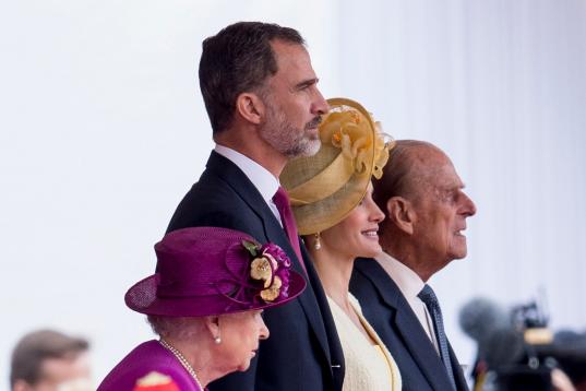 Más cerca: Isabel II, el rey Felipe VI, la reina Letizia y Felipe, duque de Edimburgo.