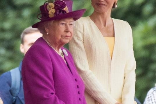 La reina Isabel II y la reina Letizia.