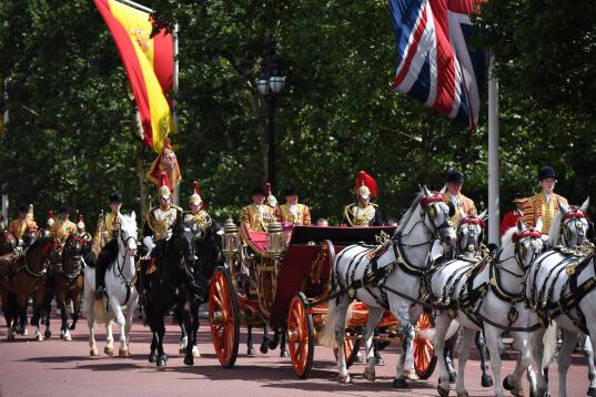 El carruaje de Isabel II y Felipe VI recorriendo el Mall hacia el palacio de Buckingham.