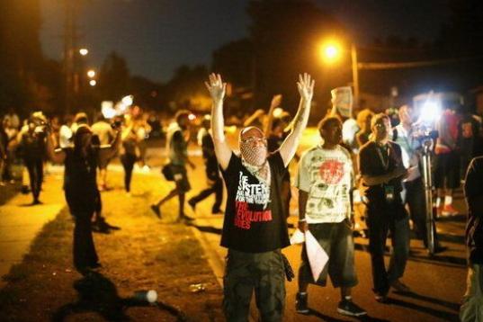 Los manifestantes (y periodistas) han denunciado el trato violento de la policía, según informan nuestros compañeros estadounidenses de The Huffington Post. 