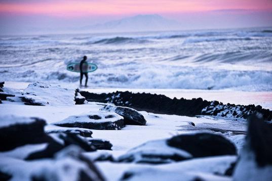 Pocos surfistas se acercan a las aisladas costas de Kamchatka.