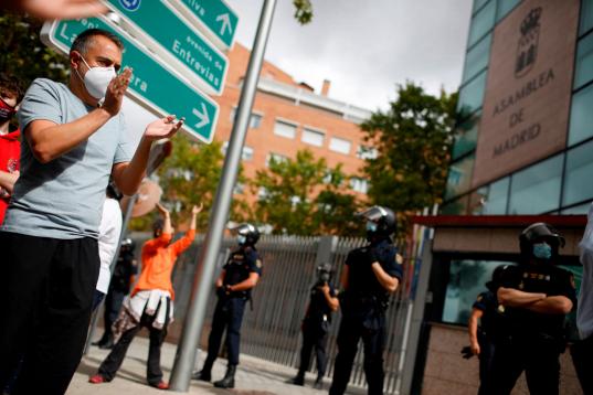 Protesta en Vallecas contra las restricciones de movilidad
