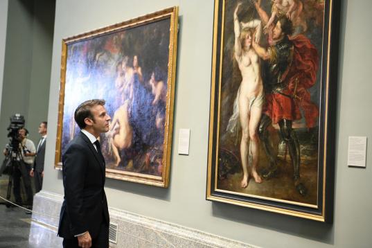 French President Emmanuel Macron visits the Prado Museum in Madrid, on June 29, 2022, as they attend an official dinner during a NATO summit. - RESTRICTED TO EDITORIAL USE - TO ILLUSTRATE THE EVENT AS SPECIFIED IN THE CAPTION (Photo by Bertrand ...