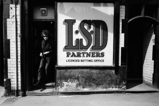 ©BARRY FEINSTEIN PHOTOGRAPHY. All rights reserved, Bob Dylan, LSD, Sheffield, England, 1966 
