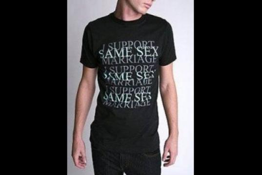En 2008, en medio del debate sobre la ley del matrimonio homosexual, Urban Outfitters empezó a vender camisetas con el lema: "Apoyo el matrimonio entre personas del mismo sexo". Las camisetas fueron retiradas una semana después.

(Courtesy photo)  