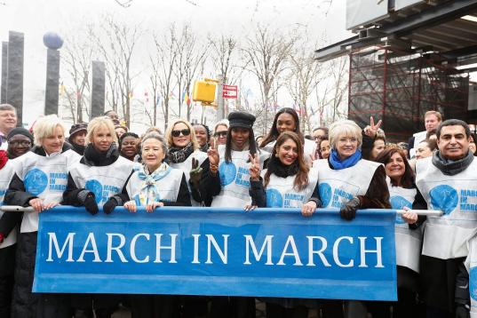 La modelo Naomi Campbell y otros famosos participan una marcha convocada por la ONU en Nueva York con motivo del Día Internacional de la Mujer.