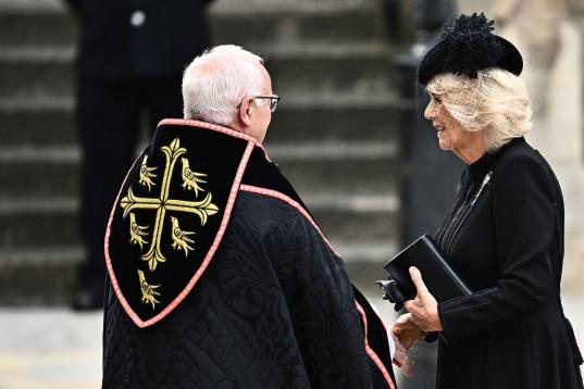 La reina consorte a su llegada a la abadía de Westminster.
