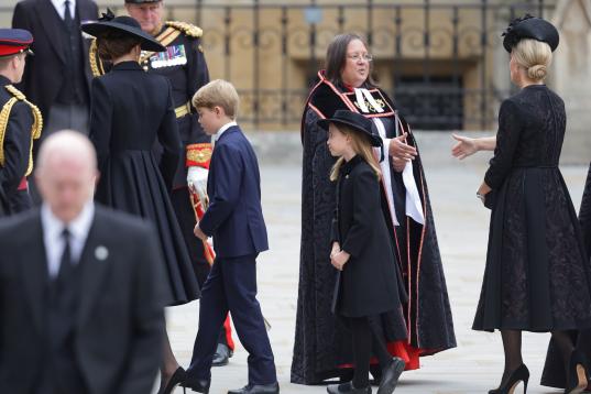 Los hijos mayores de los príncipes de Gales, el príncipe George y la princesa Charlotte, presentes en el funeral.