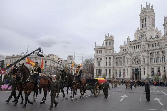 Un momento de la despedida frente al Ayuntamiento de Madrid.