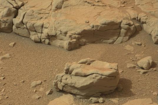 Imagen de Marte tomada desde el vehículo Curiosity de la NASA.