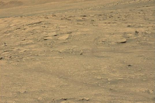 Imagen de Marte tomada desde el vehículo Curiosity de la NASA.
