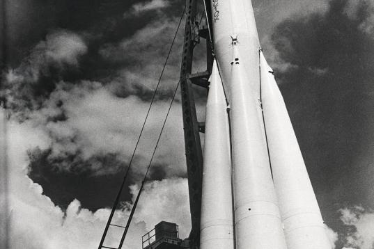 Recreación del cohete y de la nave que llevó a Gagarin al espacio, en una exposición soviética de 1967