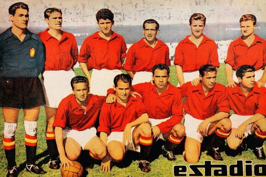 1950: equipación de la selección española en la portada de la revista 'Estadio' .