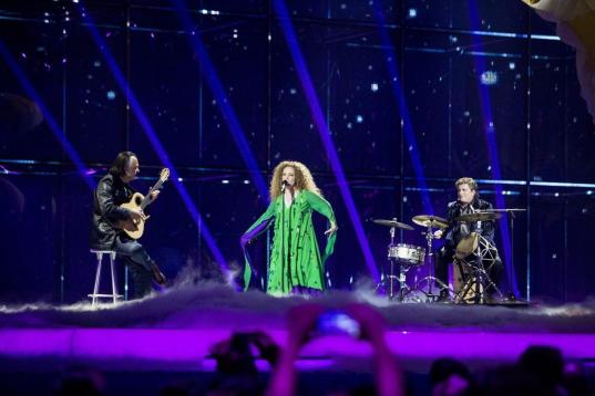 La representante de Georgia, Mariko Ebralidze, canta su tema 'Three Minutes to Earth' en una gala previa al festival de Eurovisión 2014, que se celebrará en Copenhague (Dinamarca) el sábado 10 de mayo de 2014.