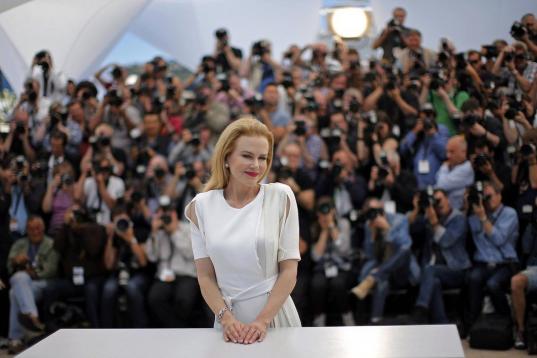 La actriz llevó un vestido blanco de Altuzarra en la presentación de 'Grace de Mónaco' en el 67º Festival de Cine de Cannes.