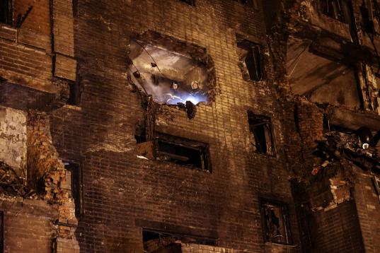 Seis muertos y seis desaparecidos por la colisión de un caza contra un edificio en el suroeste de Rusia