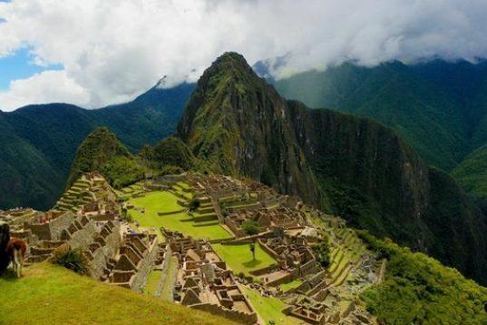 Es cierto que hay muchos destinos que se nos escapan de las manos, bien por precio o bien por distancia. Machu Picchu puede que sea uno de ellos, pero lo que es seguro es que quieres descubrirlo. Y, si te toca la lotería, es el momento perfecto...